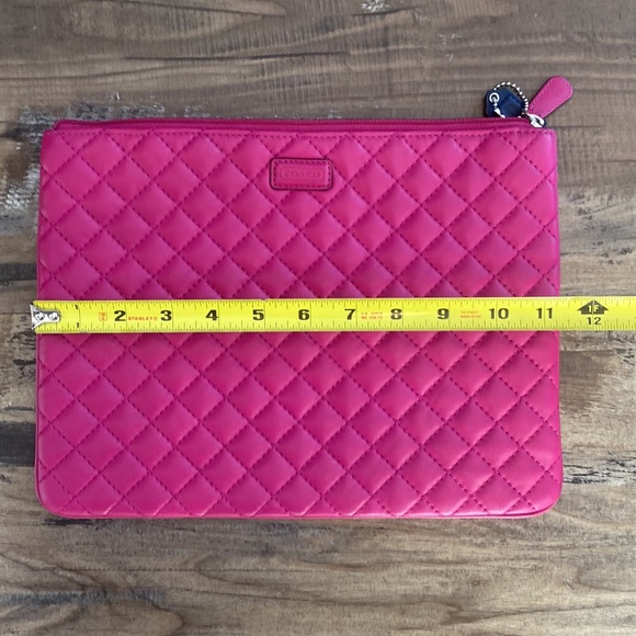 Pink Coach IPad Sleeve - Picture 5 of 6